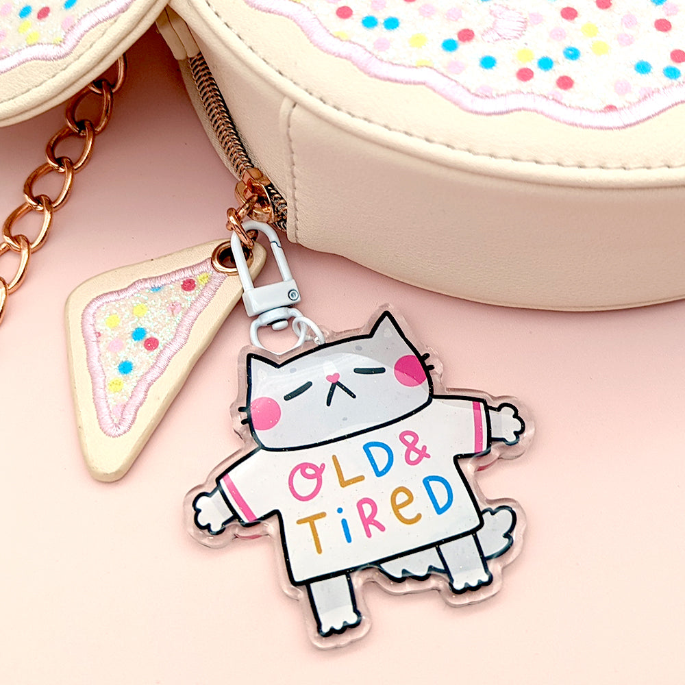 This adorable glitter keychain brings extra personality to your favourite bags! With a mid-sized clasp it will attach to most zipper attachments.